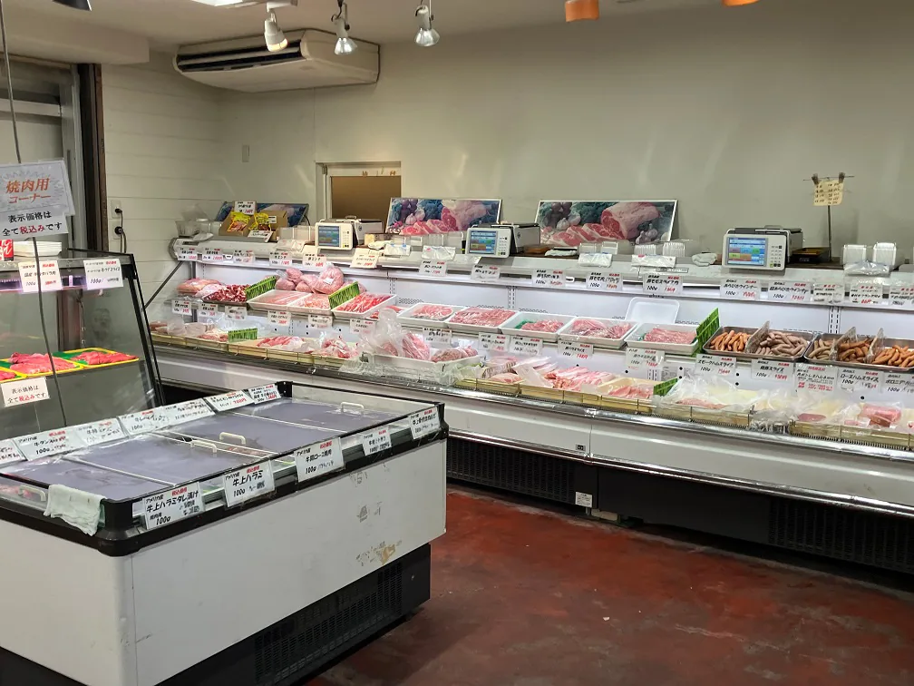 店頭の精肉ショーケース